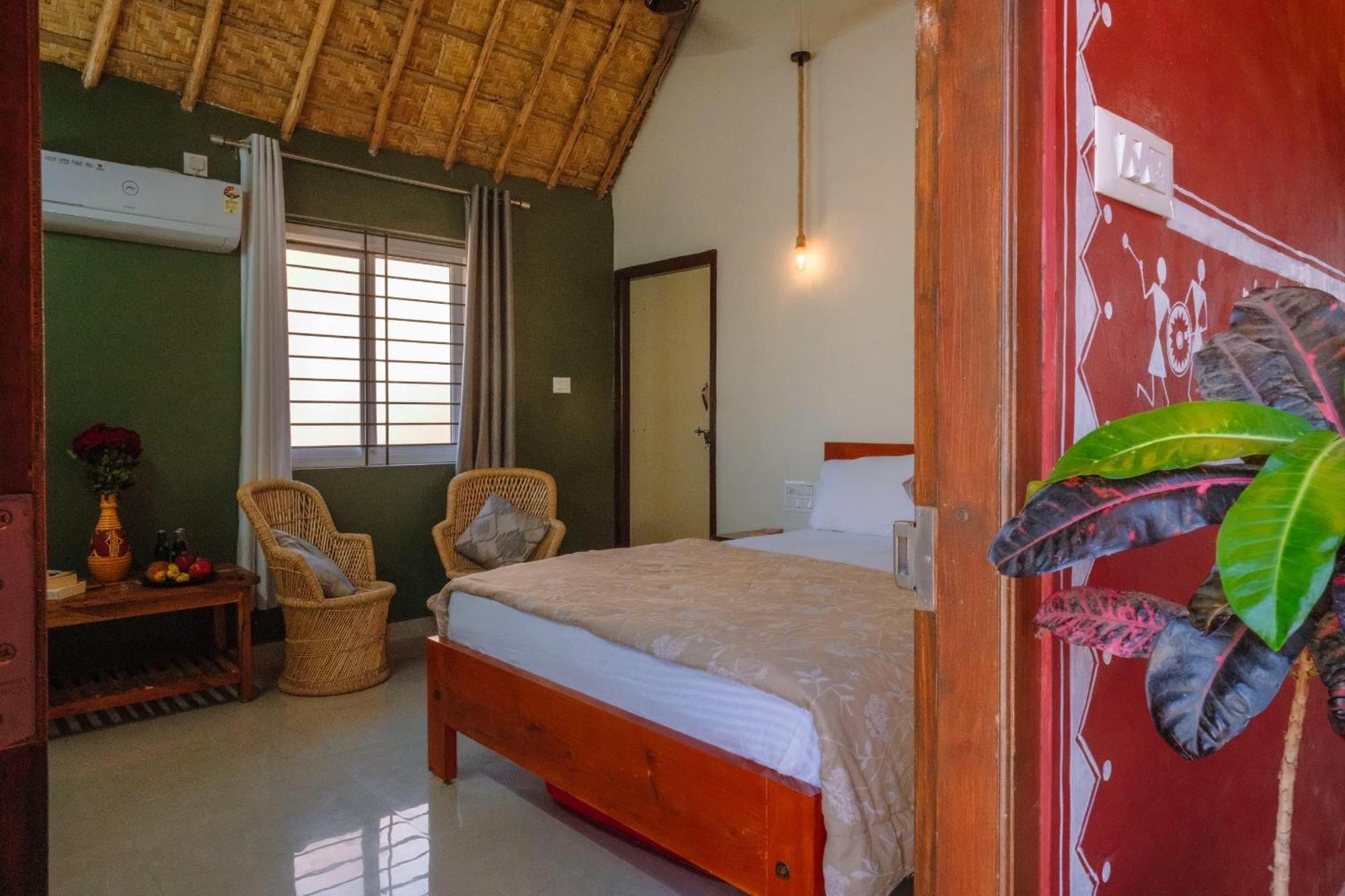 The Hideout Cottage And Restaurant Hampi Exteriör bild