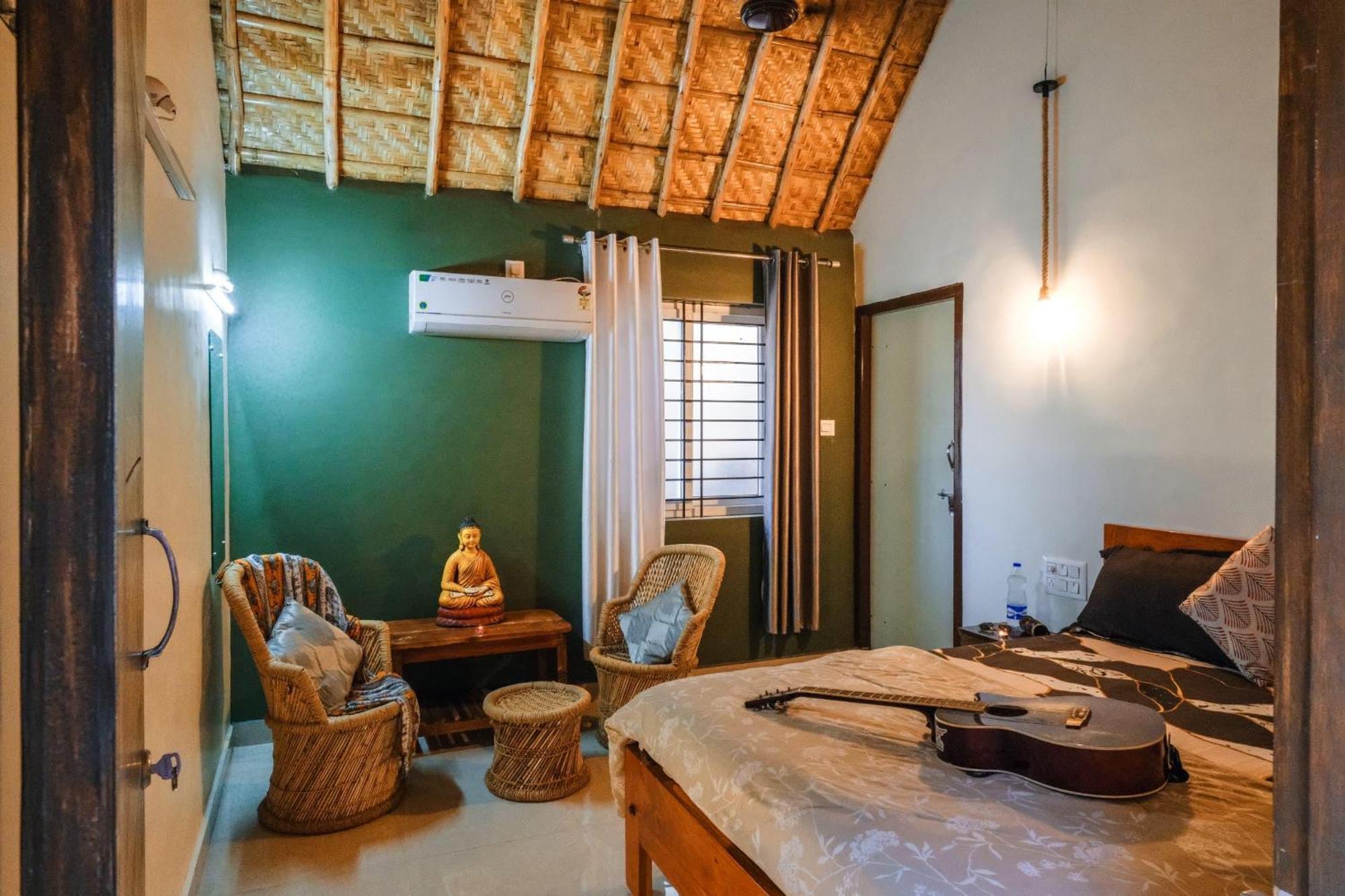 The Hideout Cottage And Restaurant Hampi Exteriör bild