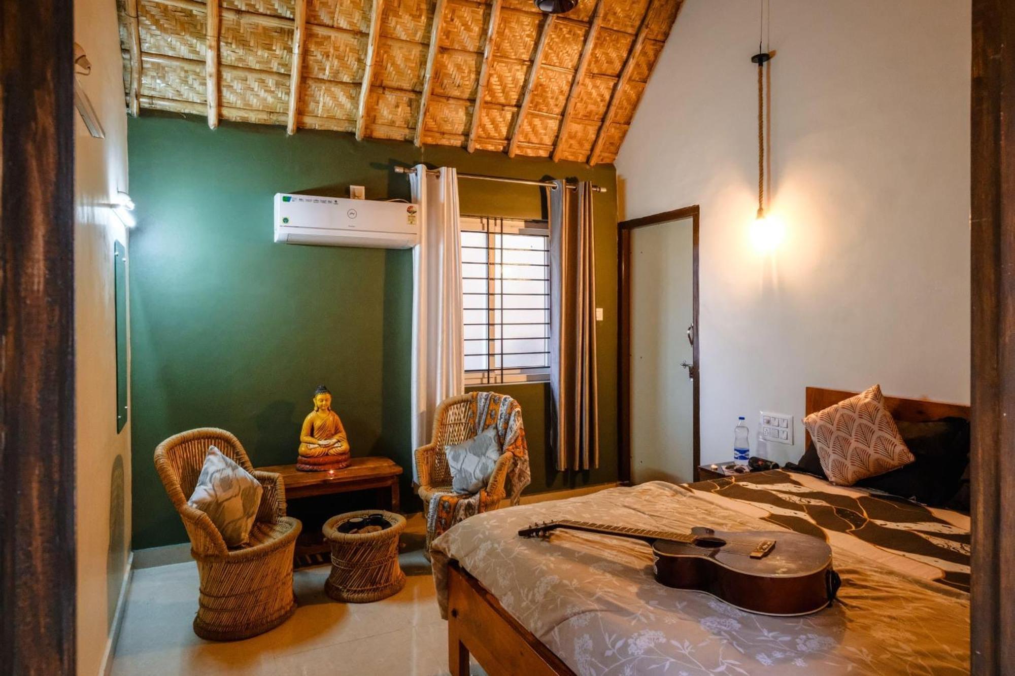 The Hideout Cottage And Restaurant Hampi Exteriör bild