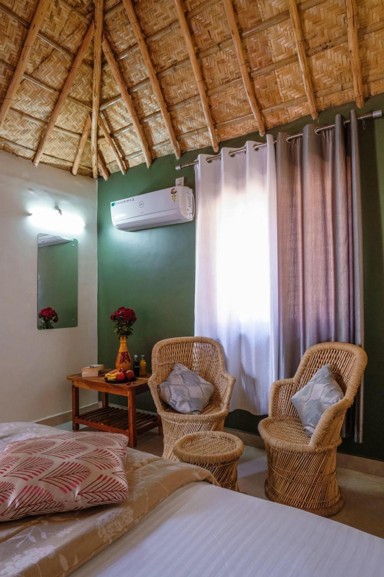 The Hideout Cottage And Restaurant Hampi Exteriör bild