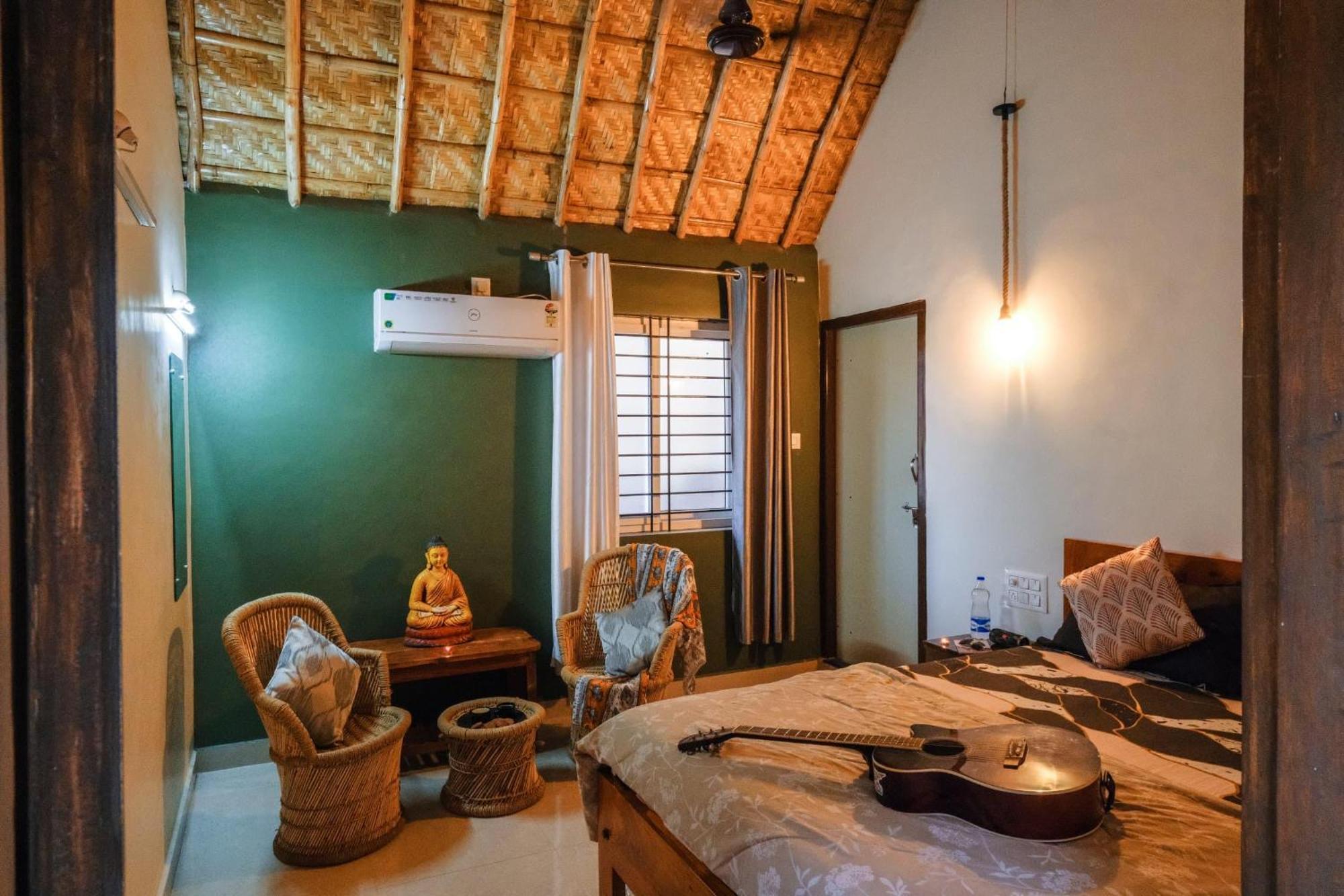 The Hideout Cottage And Restaurant Hampi Exteriör bild