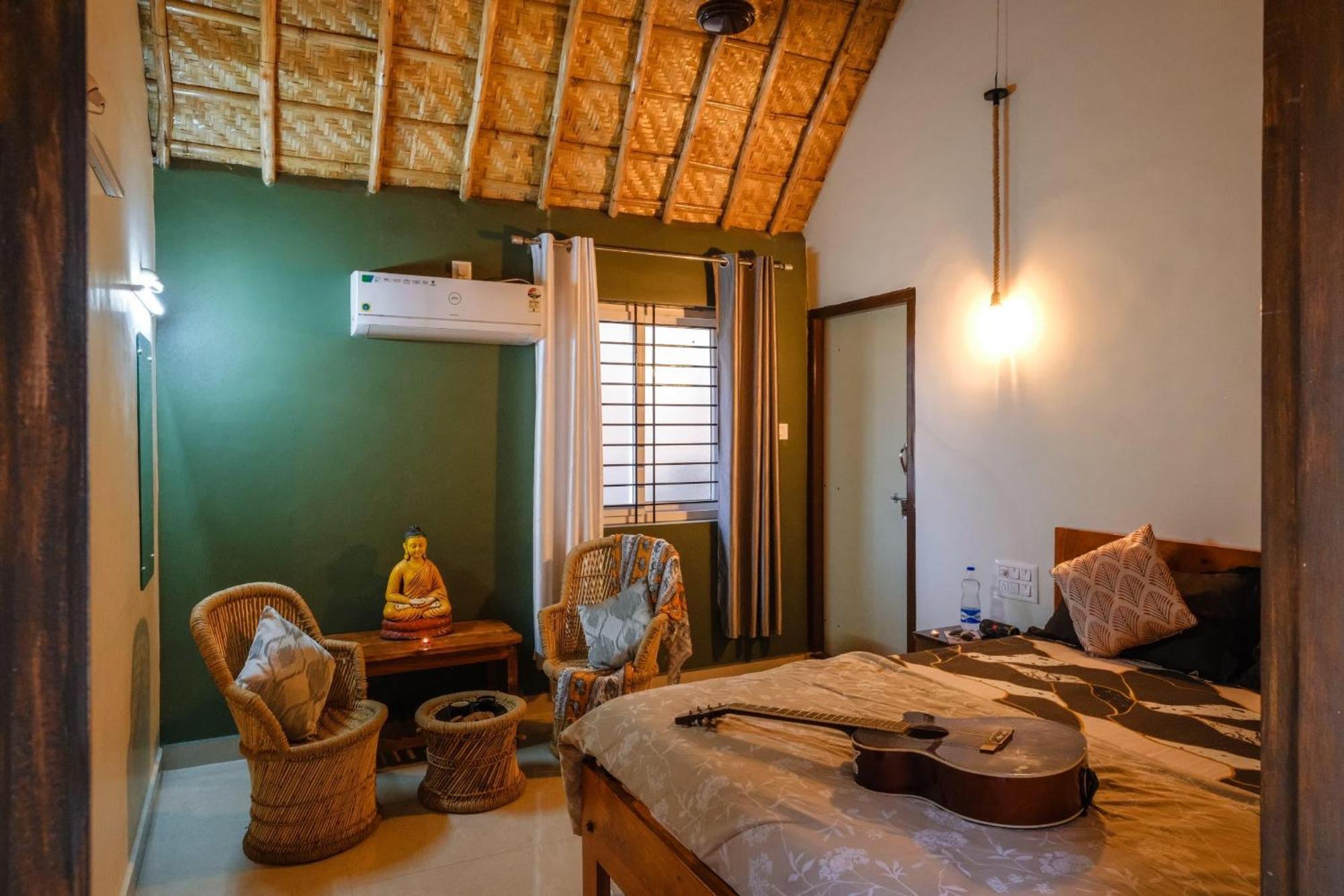 The Hideout Cottage And Restaurant Hampi Exteriör bild
