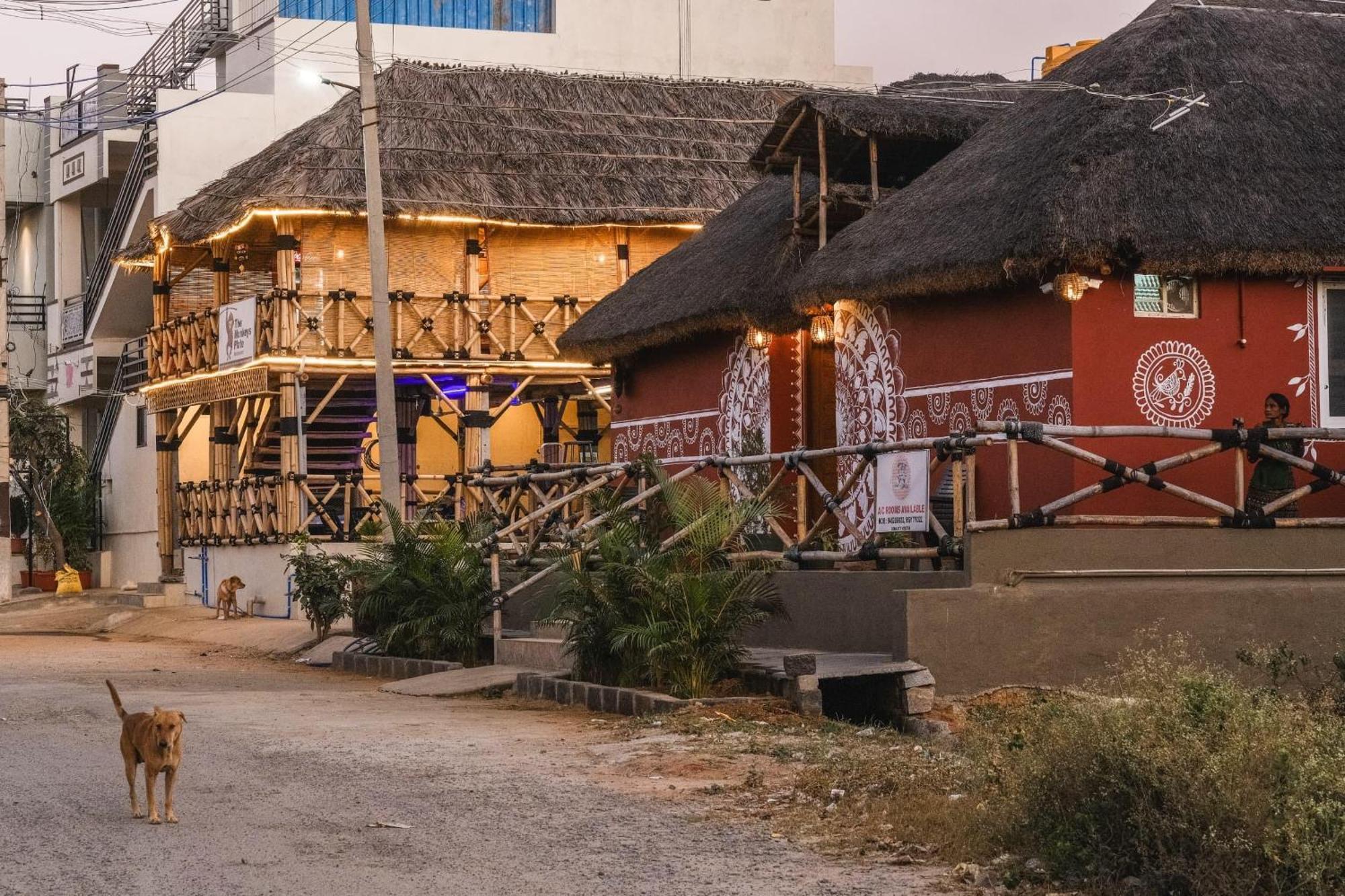 The Hideout Cottage And Restaurant Hampi Exteriör bild