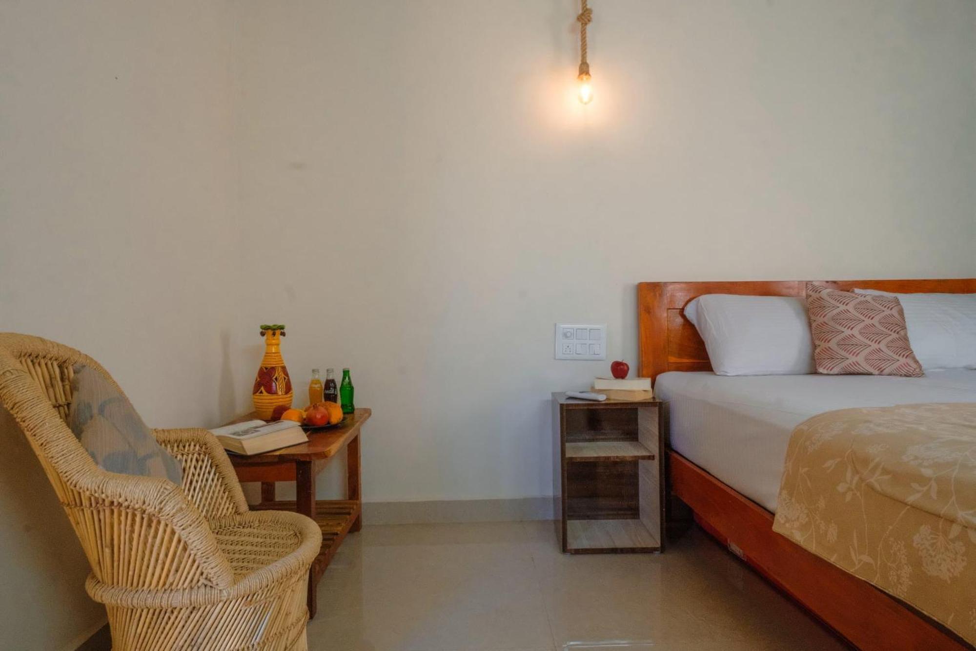 The Hideout Cottage And Restaurant Hampi Exteriör bild